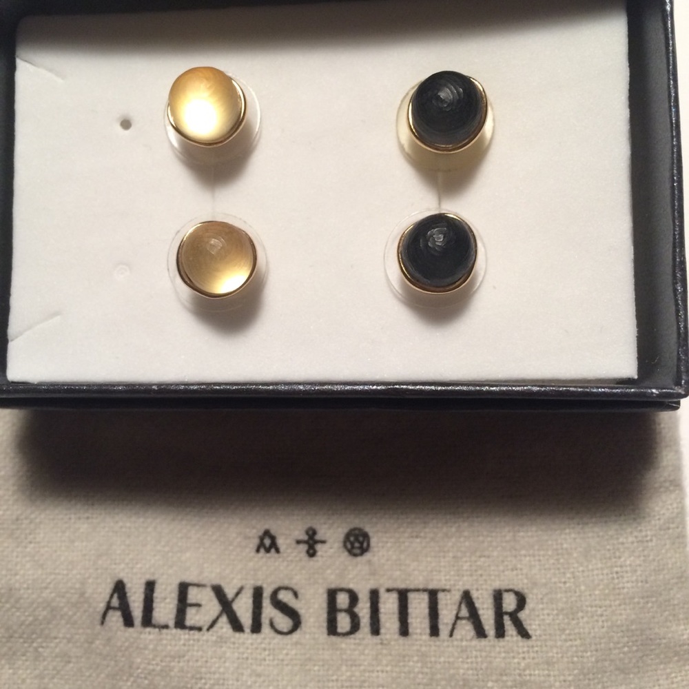 ✨Two pairs of Lucite studs with gold tone bases. ✨